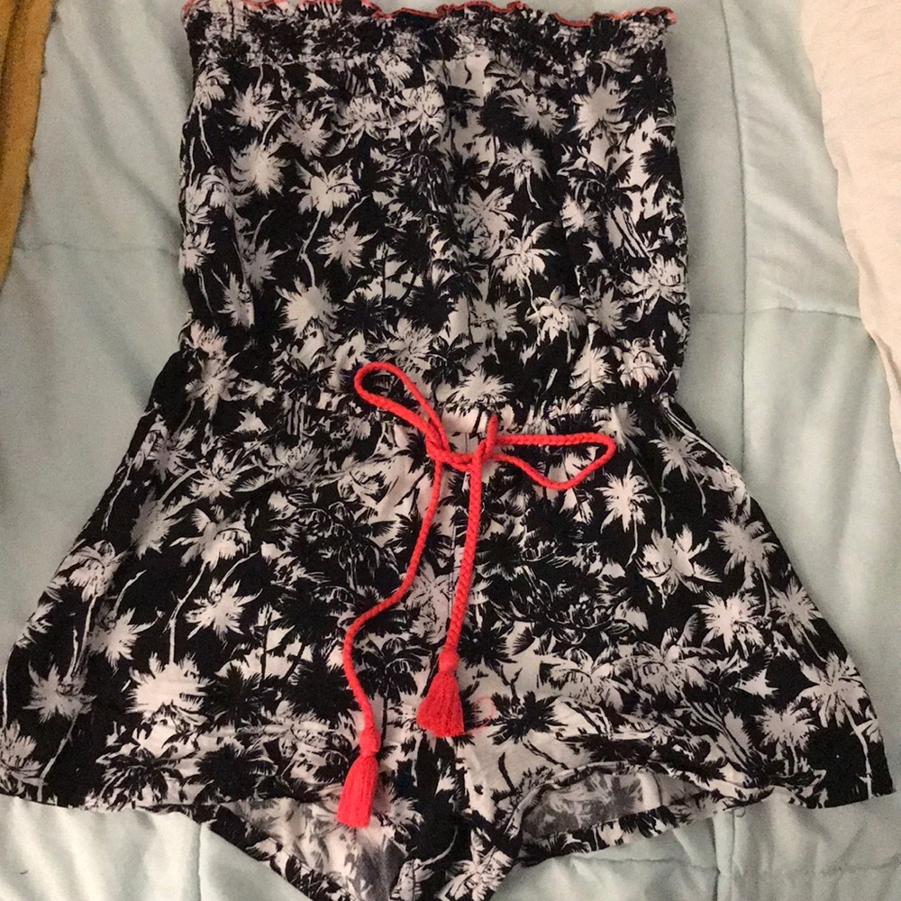 Black and white floral romper 💞💝💓